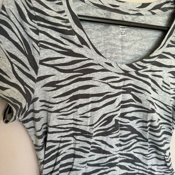 Old Navy maternity gray zebra M fitted - Picture 2 of 5